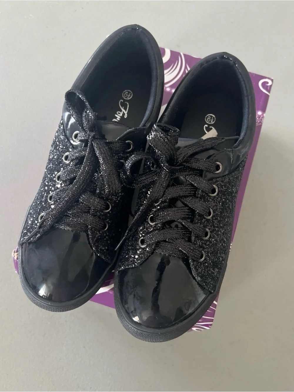 Women’s Black Glitter Lace-Up Sneakers Shoes Size 6.5